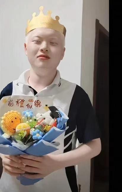 娱乐吃瓜酱开朗大男孩,揭秘开朗大男孩的欢乐生活  第3张